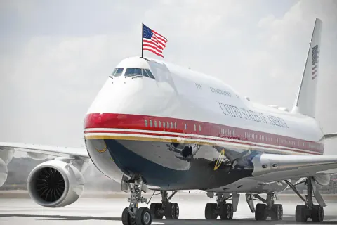 Uçan Beyaz Saray'da Maksimum Güvenlik: Trump'ın Hava Kalkanı