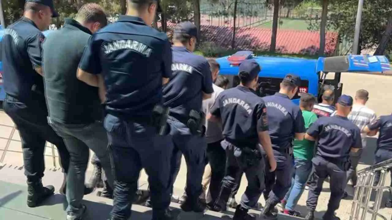 Gaziantep'te Uyuşturucu Operasyonu: 14 Şüpheli Tutuklandı Gaziantep'te Uyuşturucu Operasyonu: 14 Şüpheli Tutuklandı