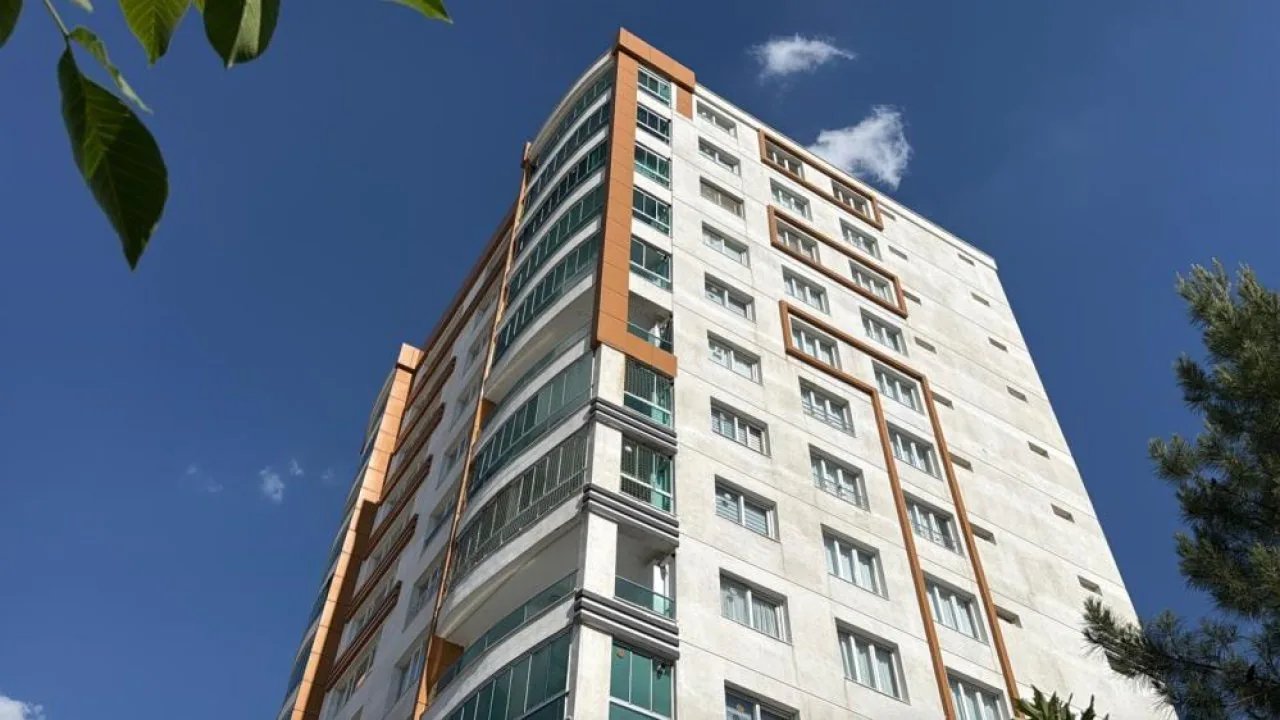 Diyarbakır'da trajedi: 13 yaşındaki çocuk balkondan düşerek can verdi Diyarbakır'da trajedi: 13 yaşındaki çocuk balkondan düşerek can verdi
