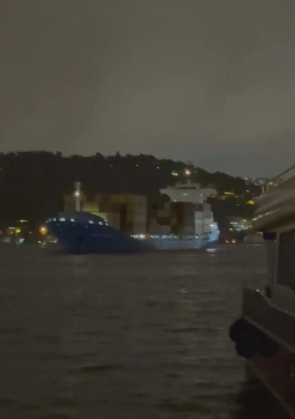 Boğaz'da rüzgâr ve akıntı 'Bilbao Trader'ı sürükledi: Kıyı Emniyeti ekipleri müdahale etti görseli