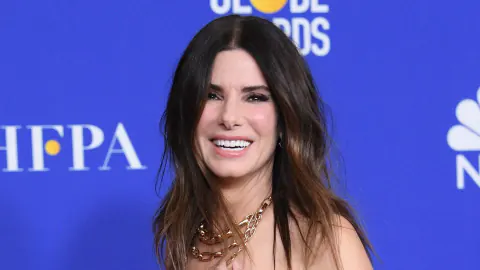Sandra Bullock, New York'ta Genç Oğluyla Görüldü
