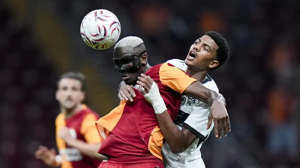 Galatasaray - Rennes Hazırlık Maçında Esteban Lepaul İmzası görseli