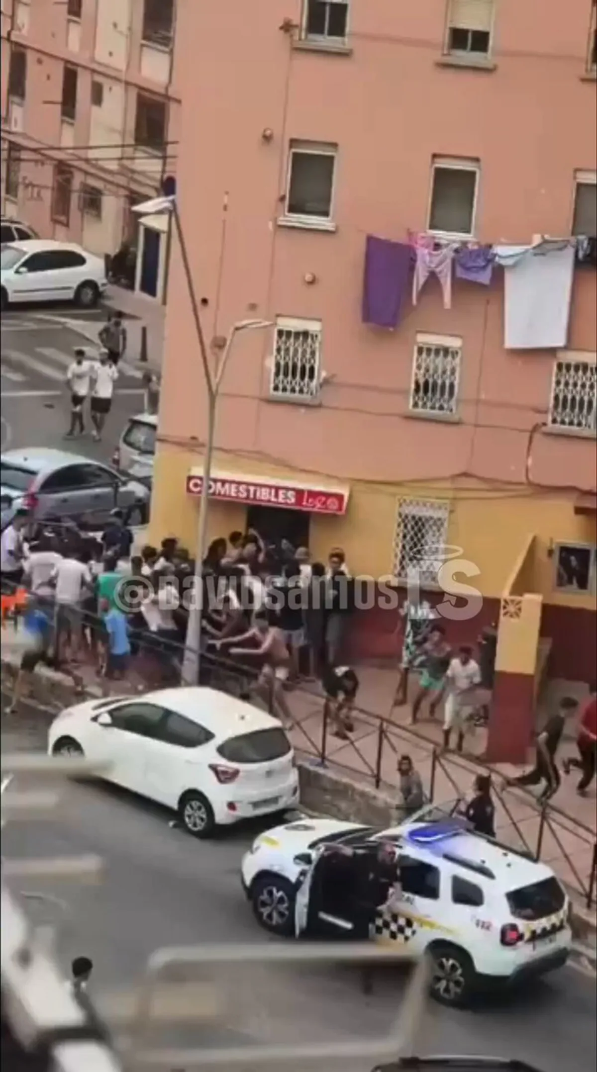 İspanya'da Göçmen Kaynaklı Market Yağma Olayları Artıyor İspanya'da Göçmen Kaynaklı Market Yağma Olayları Artıyor