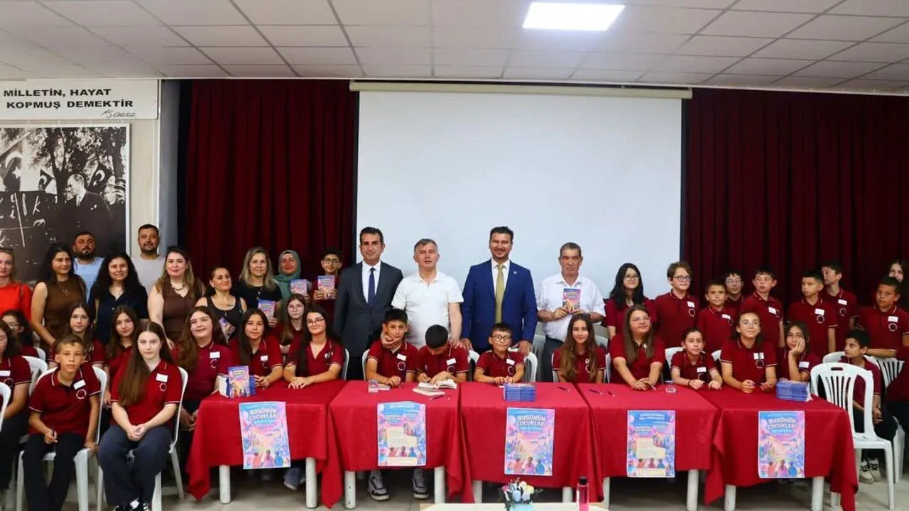Babaeski'de Genç Yazarlar Sahneye Çıktı: 'Bugünün Çocukları, Geleceğin Ataları' Tanıtıldı Babaeski'de Genç Yazarlar Sahneye Çıktı: 'Bugünün Çocukları, Geleceğin Ataları' Tanıtıldı