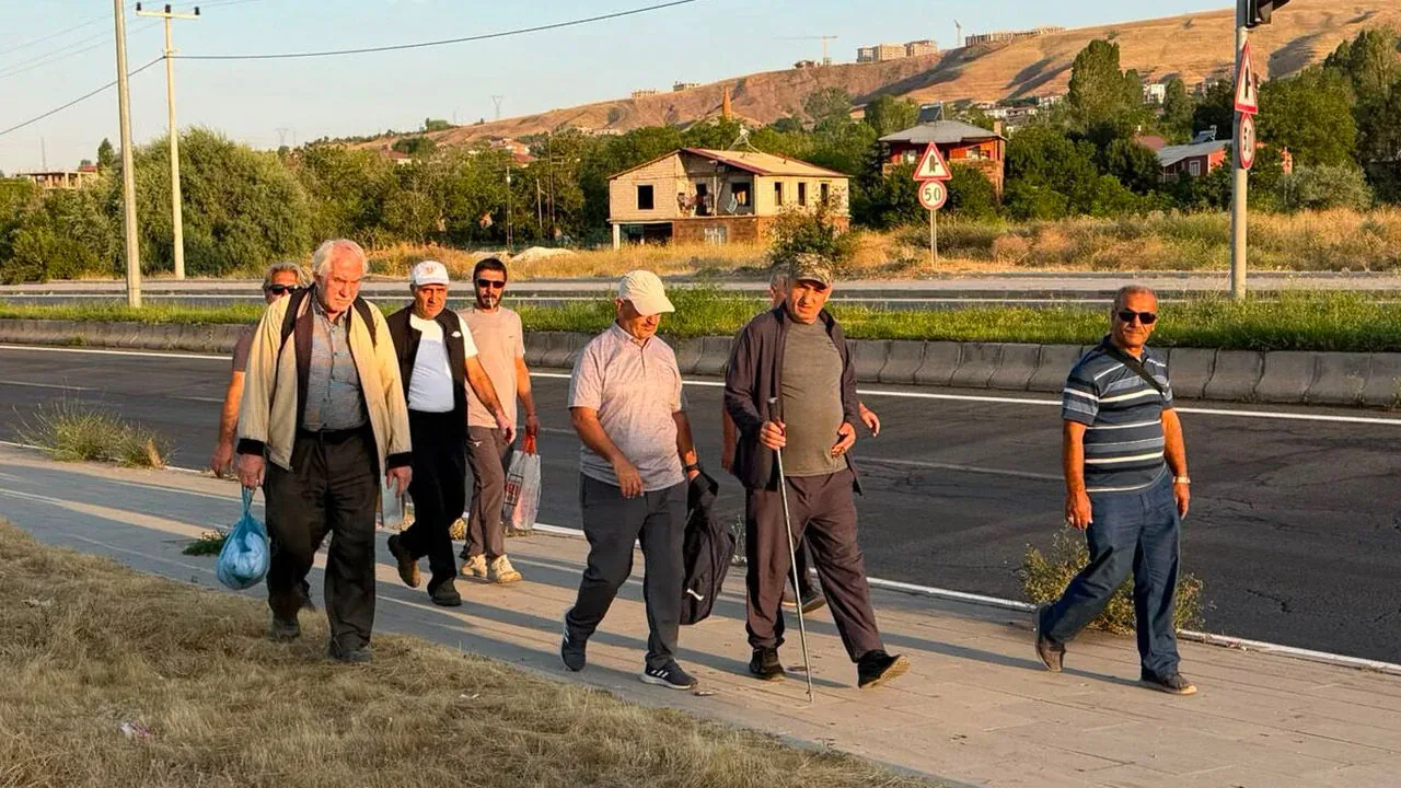 Ahlat'ta Doğaseverler 12 Kilometrelik Parkurda Yürüdü Ahlat'ta Doğaseverler 12 Kilometrelik Parkurda Yürüdü
