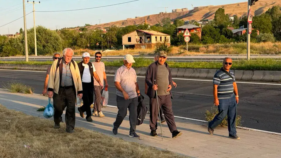 Ahlat'ta Doğaseverler 12 Kilometrelik Parkurda Yürüdü görseli