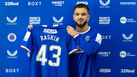 Beşiktaş'ın Orta Saha Planı Karıştı: Nicolas Raskin İçin Üçlü Rekabet