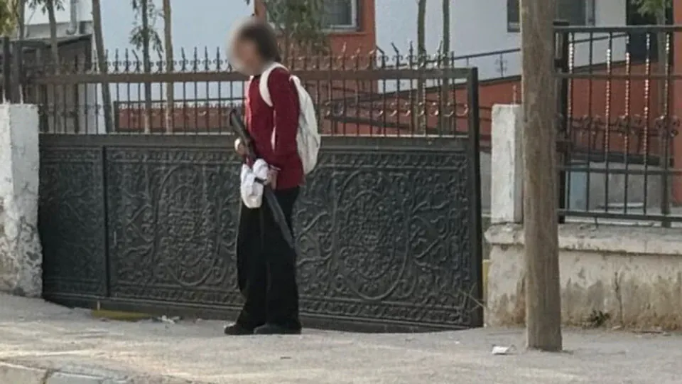 Van Tuşba'da okula silahla gelen öğrenci tutuklandı görseli