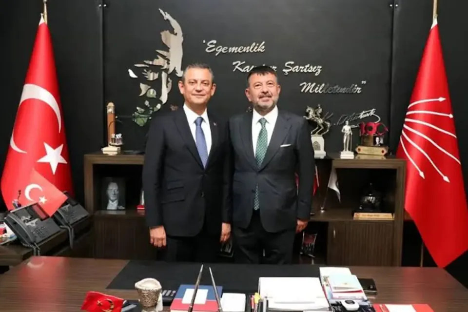 Özgür Özel ve Veli Ağbaba Hakkında Rüşvet İddiasıyla Fezleke görseli