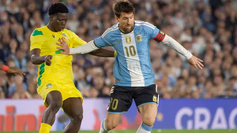 Messi'nin gözleri doldu: Monumental Malvinas töreninde ayakta kalktı