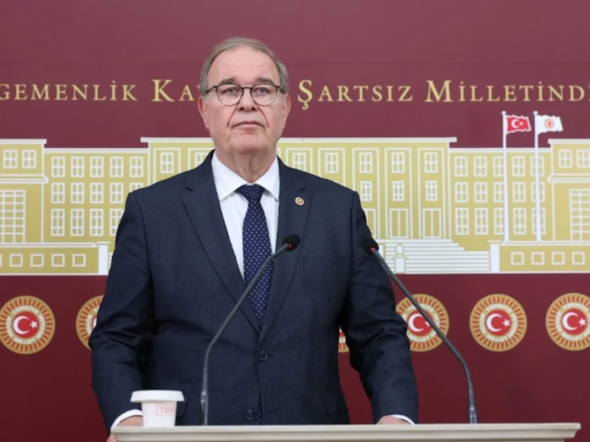 Faik Öztrak'ten CHP'de 'Kavgalı Ev' Dönemi Bitirme Çağrısı: Kurmaylara Sert Eleştiri Faik Öztrak'ten CHP'de 'Kavgalı Ev' Dönemi Bitirme Çağrısı: Kurmaylara Sert Eleştiri