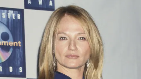 Ellen Barkin, 72 Yaşında Nadir Kırmızı Halı Görünüşünde Dikkat Çekti