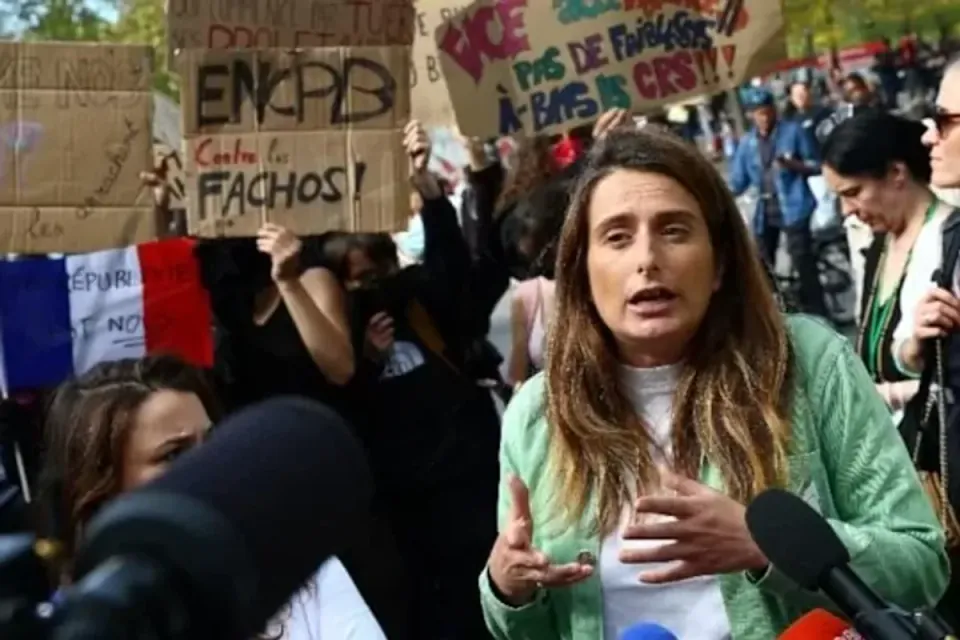 Fransa'da öğrenci protestolarında 6 bin 877 gözaltı: Çoğunluğu çocuklar oluşturuyor görseli