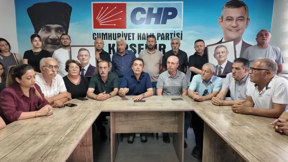 CHP Kırşehir İl Başkanı Şeref Baran Genç Görevden Alındı: İstifa ve Yeni Parti Açıklaması görseli