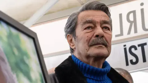 Kadir İnanır'ın vasiyetnamesi 17 Aralık'a ertelendi: Miras davasında ilk duruşma yapıldı