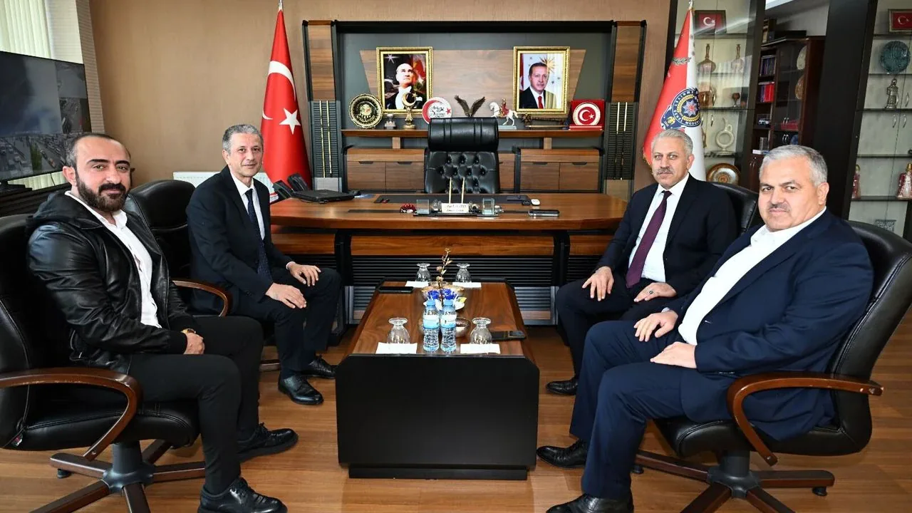 Nevşehir Emniyet Müdürü Karaman'dan Güvenlik ve İş Birliği Ziyareti Nevşehir Emniyet Müdürü Karaman'dan Güvenlik ve İş Birliği Ziyareti