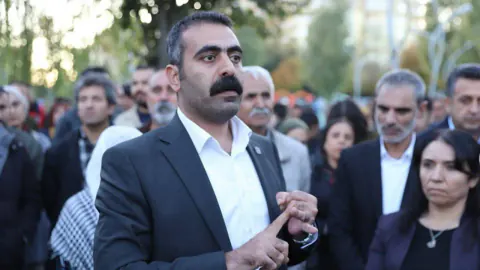 Doğan Hatun Diyarbakır Büyükşehir Belediye Eş Başkanlığı Görevinden Ayrıldı Doğan Hatun Diyarbakır Büyükşehir Belediye Eş Başkanlığı Görevinden Ayrıldı