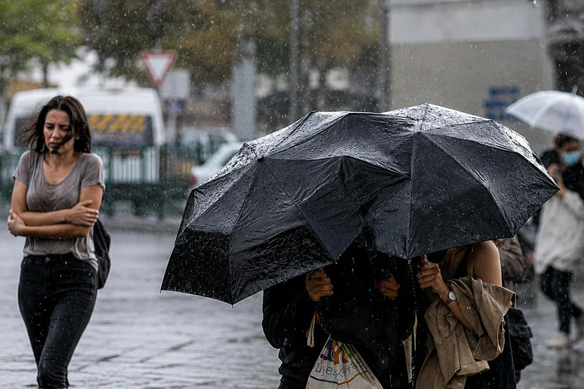 Türkiye'de Son 21 Yılın En Serin Temmuz Günü: 35 İlde Turuncu Alarmı Verildi Türkiye'de Son 21 Yılın En Serin Temmuz Günü: 35 İlde Turuncu Alarmı Verildi