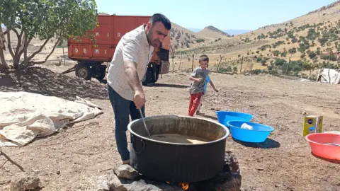 Siirt'te üzüm hasadı bitti, pekmez kazanları kaynamaya başladı: "Atalarımızın mirası"