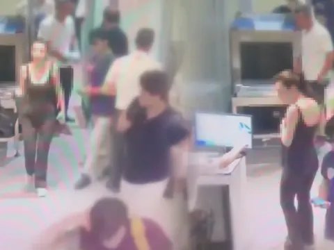 AVM'de Mermiyle Yakalanan Öğrenci ve Sevgilisinin Tutuklaması AVM'de Mermiyle Yakalanan Öğrenci ve Sevgilisinin Tutuklaması