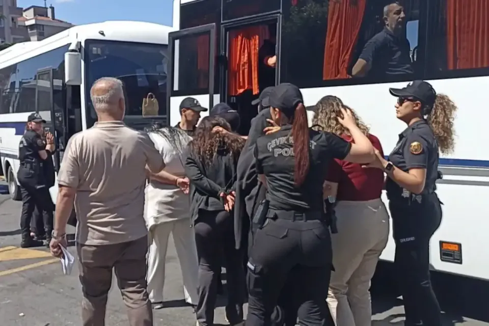 İstanbul Merkezli 'Şapkalılar' Operasyonu: 24 Şüpheli Adliyeye Sevk Edildi görseli