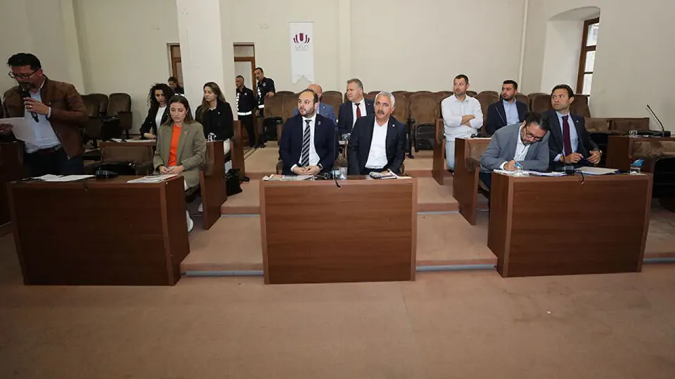 Urla Belediye Meclisi'nde Çoğunluk Krizi: Toplantı Yapılamadı görseli