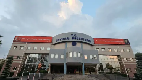 Seyhan Belediyesi Kültür Müdürü U.A. Saldırı İddiası: Güvenlik Kameraları İnceleniyor