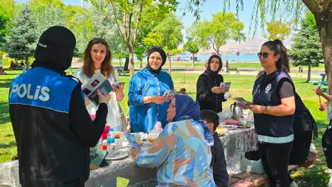 Tatvan'da Kadınlara KADES Uygulaması Tanıtıldı