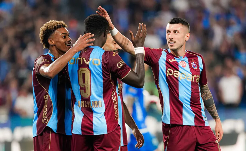Trabzonspor, Gençlerbirliği'ni 5-0 Eziyetiyle Geçti: Liderlik İddiası Güçlendi görseli
