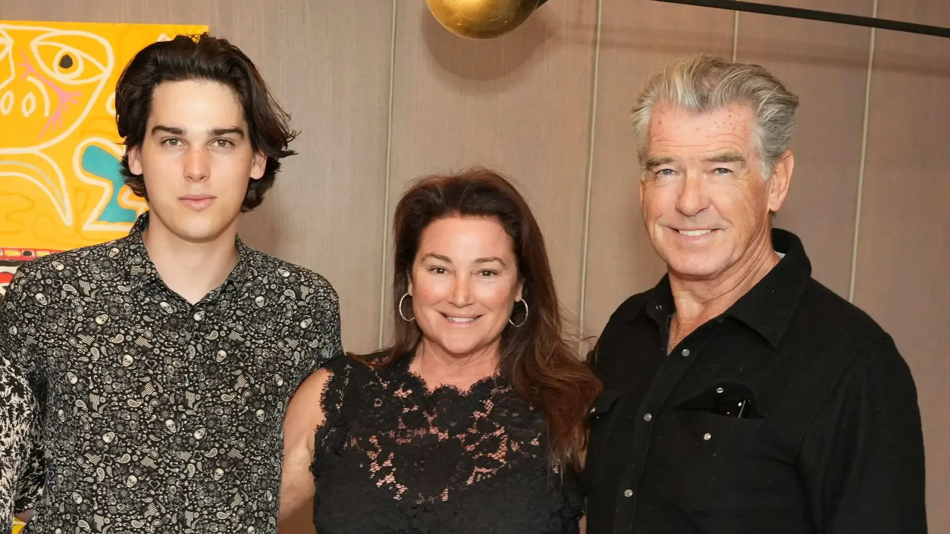 Pierce Brosnan'ın Oğlu Paris Brosnan'dan Sanat Dünyasına İlk Adım Pierce Brosnan'ın Oğlu Paris Brosnan'dan Sanat Dünyasına İlk Adım