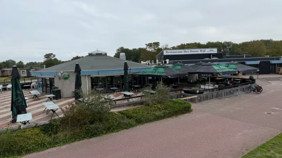 Hollanda'da Restoran Kavgası: Polisle Tahliye Edildiler, Mahkemeyi Kazandılar Ama Kapılar Hala Kilitli görseli