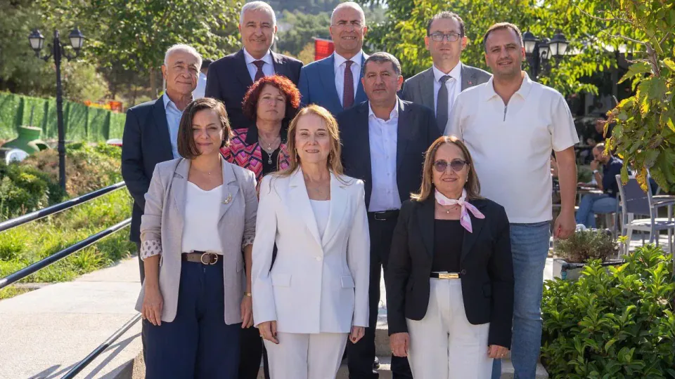 İzmir'de YENİ Partili belediye başkanları bir araya geldi: "Dayanışma ve ortak akıl" vurgusu görseli