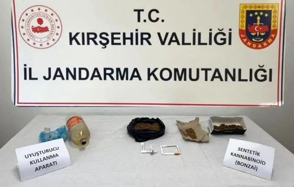 Kırşehir'de Narkotik Operasyonu: 2 Şüpheli Yakalandı görseli
