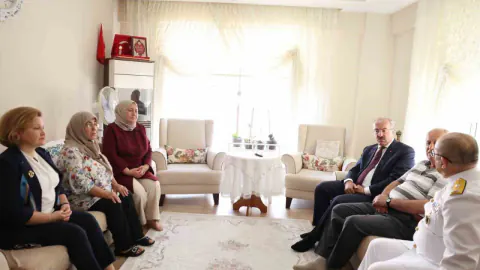 Çanakkale Valisi Toraman, 19 Eylül Gaziler Günü'nde gazi vatandaşımızı ziyaret etti