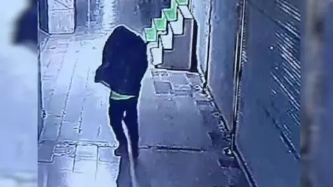 Kırıkkale'de Poşetle Kimliğini Gizleyip Çay Ocağını Yakan Şüpheli Yakalandı