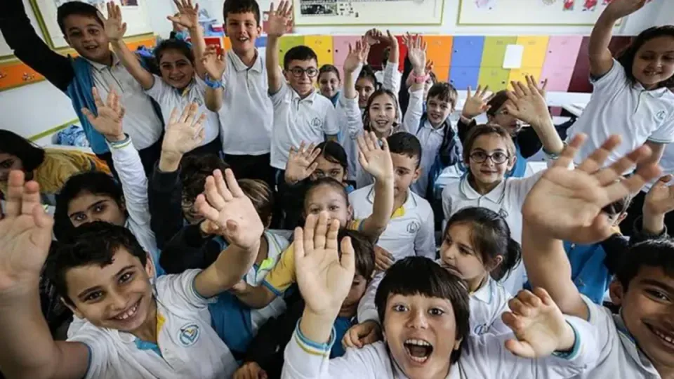 MEB 2026-2027 Takvimi: Kasım'da 9 Günlük Ara Tatil Resmi Oldu görseli