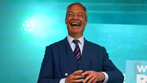 Nigel Farage'dan Kritik Karar: Siyasi Geleceğini Açıklıyor