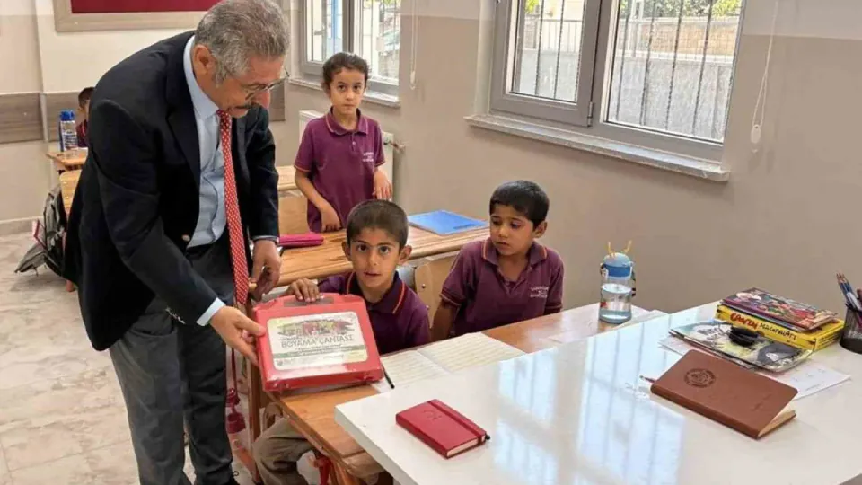 Gaziantep Araban'da depremde yıkılan Küçüklü İlkokulu yeni binasında açıldı: 30 öğrenci derse başladı görseli