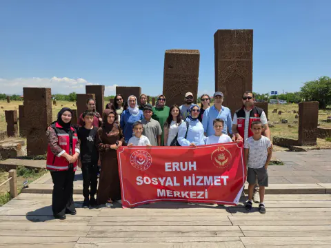 Siirtli Çocuklara Tatvan Gezisi'nde Necati Şaşmaz Sürprizi