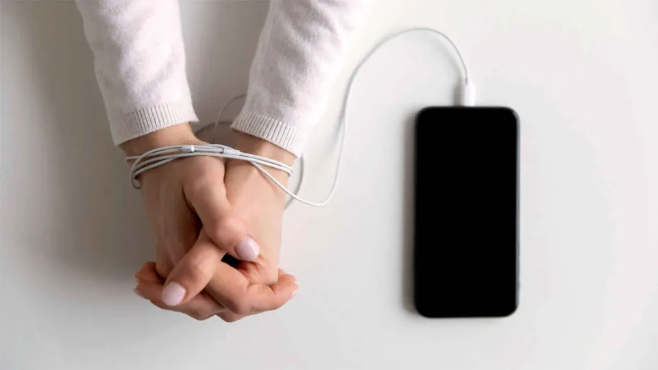 Dijital Çağın Yeni Fobisi: Z ve Y Kuşağı Neden Telefonla Konuşamıyor? görseli