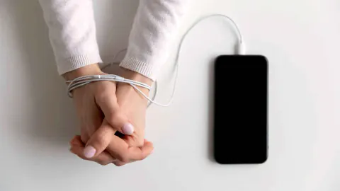 Dijital Çağın Yeni Fobisi: Z ve Y Kuşağı Neden Telefonla Konuşamıyor?