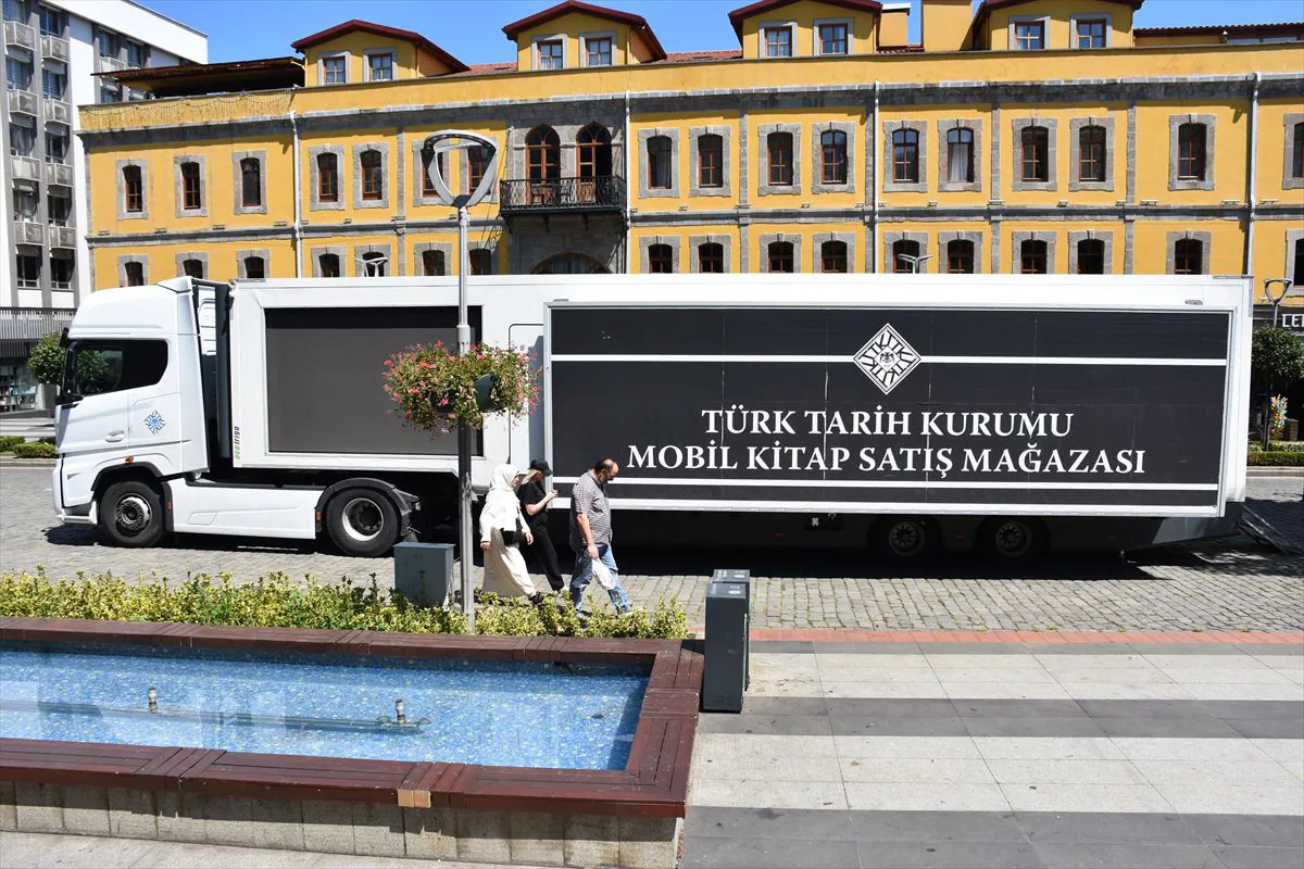 Türk Tarih Kurumu Mobil Kitap Tırı Bayburt'ta Okurlar Buluştu Türk Tarih Kurumu Mobil Kitap Tırı Bayburt'ta Okurlar Buluştu
