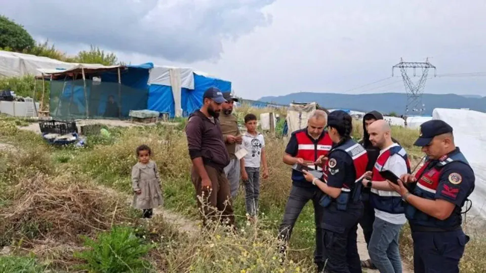 Osmaneli'nde Mevsimlik Tarım İşçilerine Sıkı Denetim: 118 Kişi Kontrol Edildi görseli