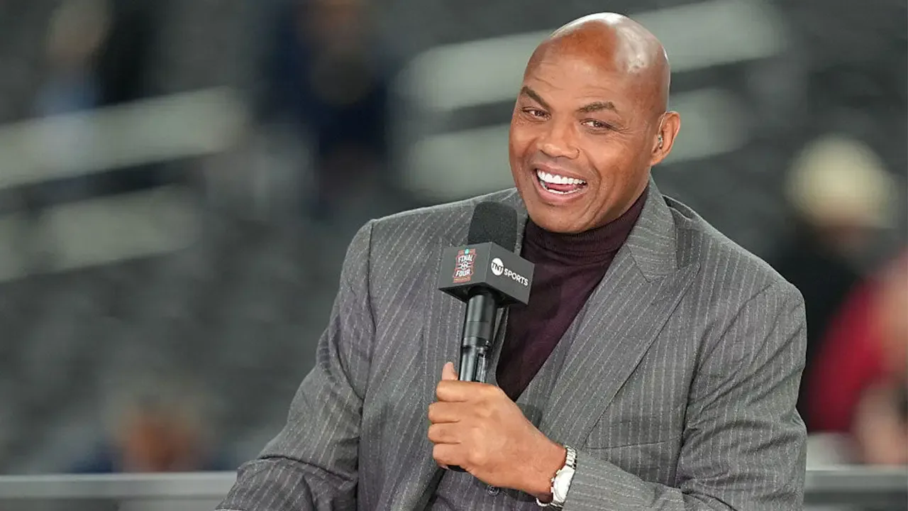 Charles Barkley'den Cardi B Şakası: 'Umarım Beni Kovarlar' Charles Barkley'den Cardi B Şakası: 'Umarım Beni Kovarlar'