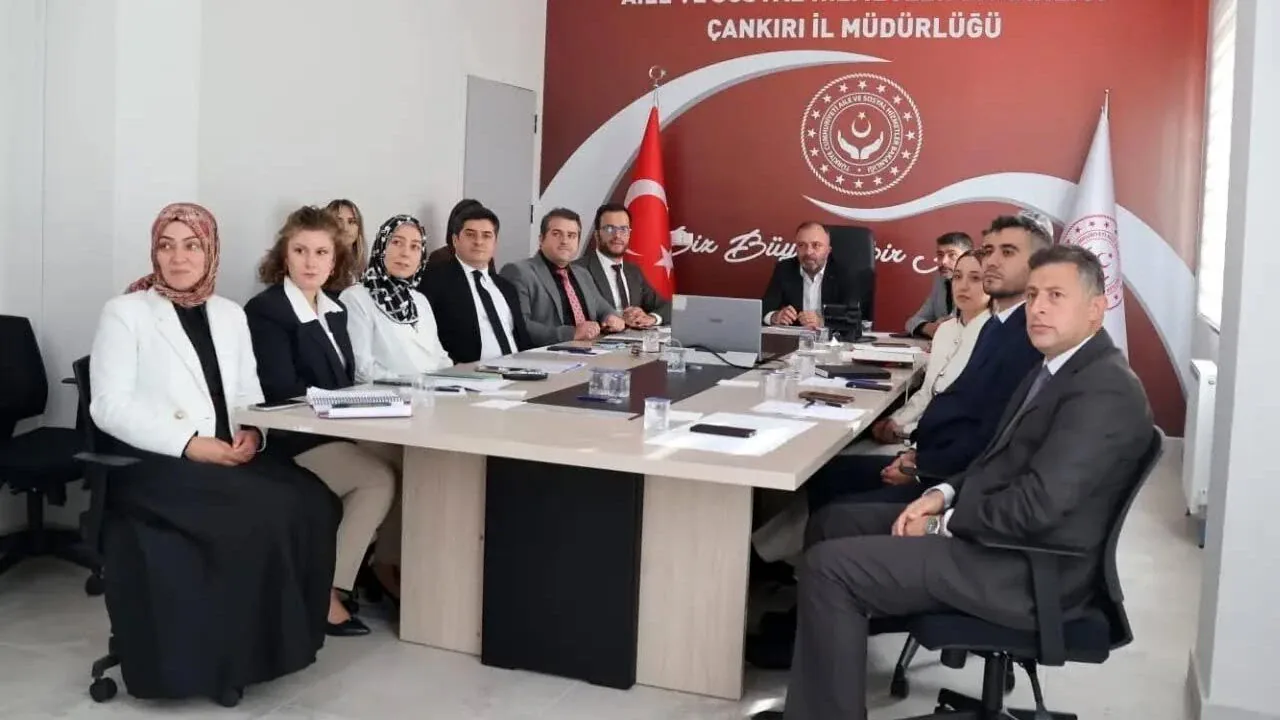 Çankırı'da 'İyilik Var' gönüllülük programı harekete geçti: Valilik sosyal hizmet haritasını çizdi Çankırı'da 'İyilik Var' gönüllülük programı harekete geçti: Valilik sosyal hizmet haritasını çizdi