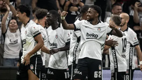 Süper Lig 4. hafta: Büyük üçlü formayı sınuyor; Beşiktaş-Erzurumspor, Galatasaray ve Fenerbahçe maçları canlı takip