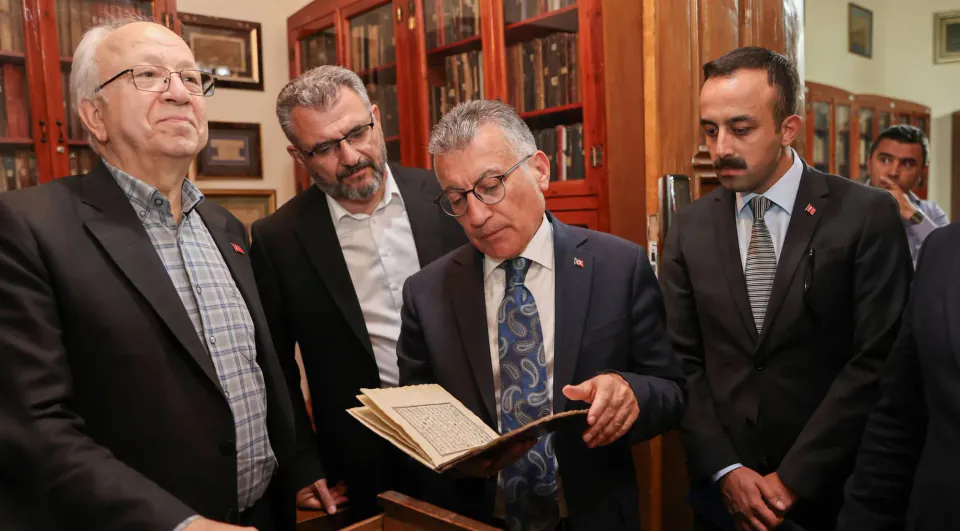 Abdullah Güler Ziya Bey Kütüphanesini ziyaret etti: 'Kültürel mirasımızı geleceğe taşımak görevimiz' görseli