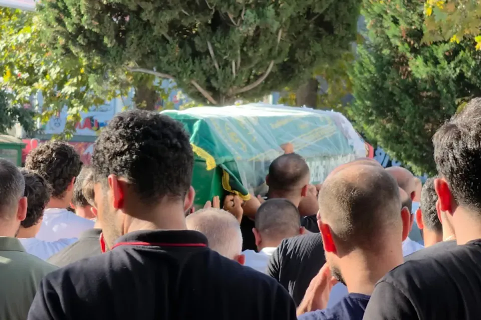 Sakarya'da yaya geçidinde çarpan araç genç kızın hayatını aldı: Begüm Fil toprağa verildi görseli