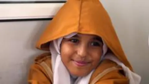 Yemen'in Taiz kentinde okul yolu bir savaş alanı: Çocuklar keskin nişancı kurşunları arasında yaşıyor