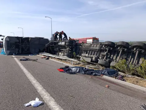 Manisa'da otobüs-kamyon çarpışması: 11 ölü, 27 yaralı, iki şoför gözaltında